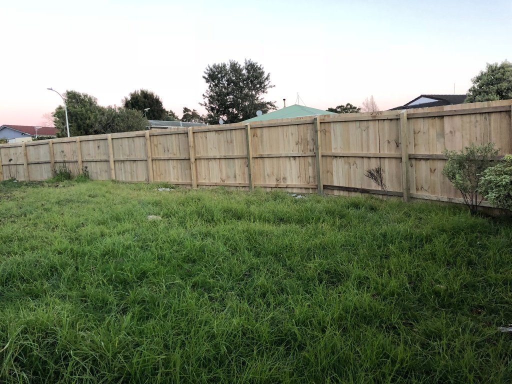 Long Run Timber Fence