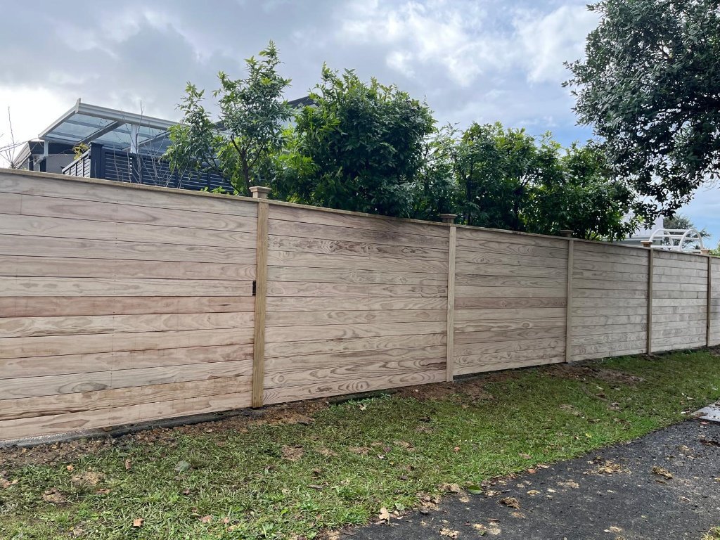 Full Length Horizontal Slat Fence